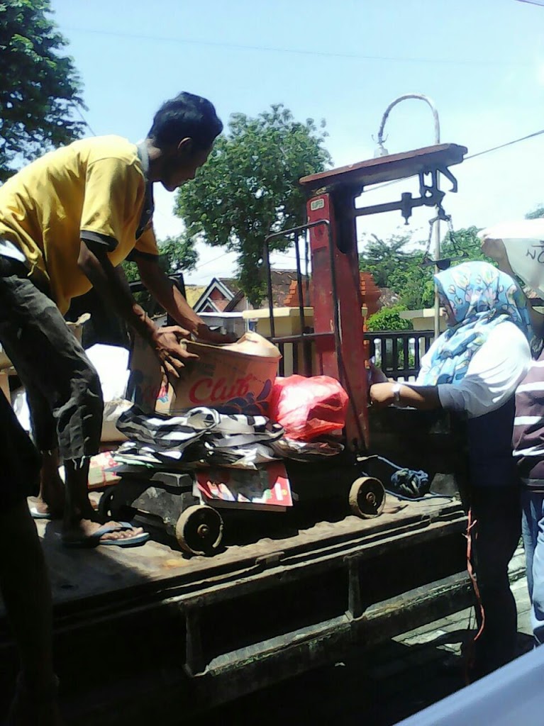 Mengenal Apa Itu Bank Sampah Kim Retno Dumilah Kuncen 